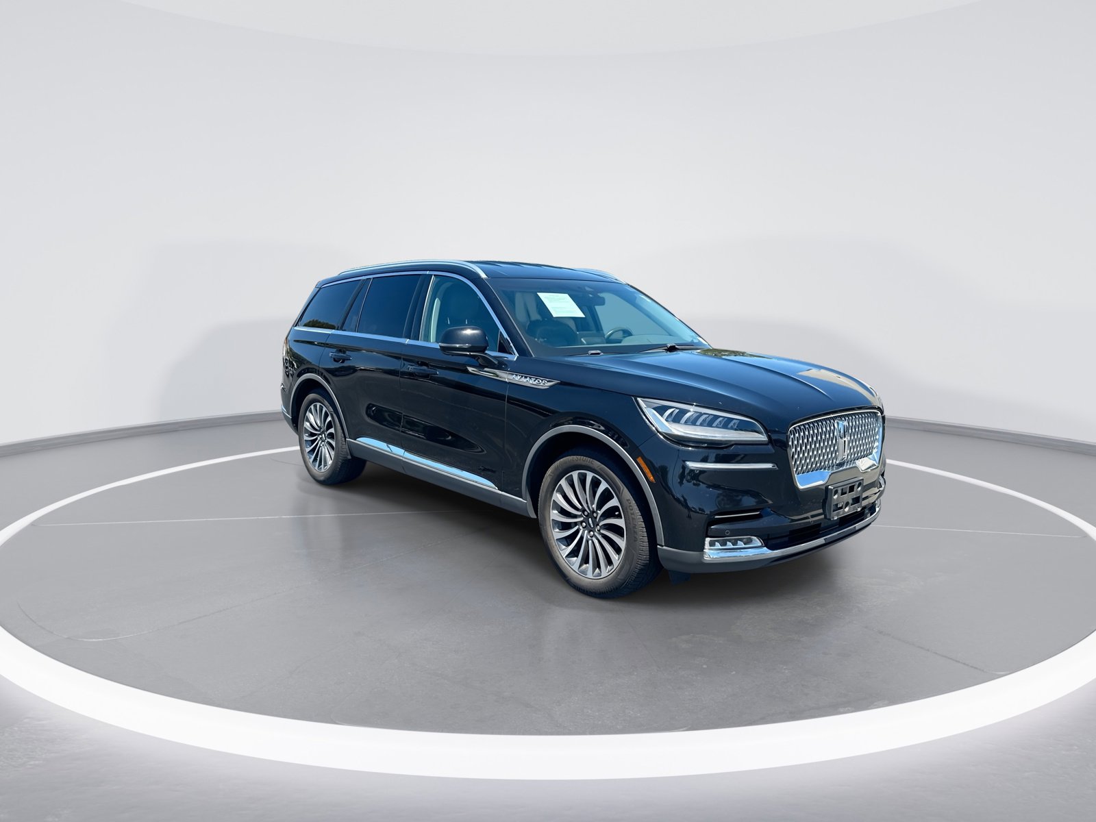 Used 2020 Lincoln Aviator Reserve w/ Elements Package Plus AWD/4WD image 2