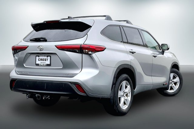 Used 2022 Toyota Highlander LE AWD/4WD image 13