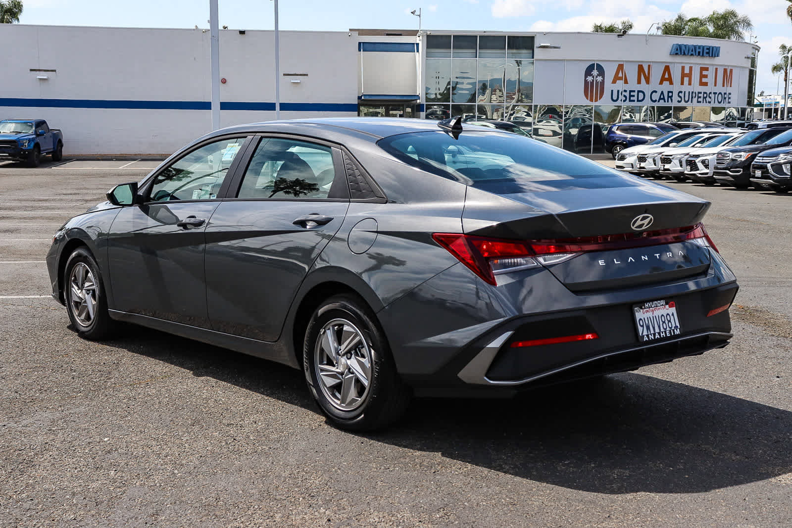 Used 2025 Hyundai Elantra SE w/ Cargo Package FWD image 9