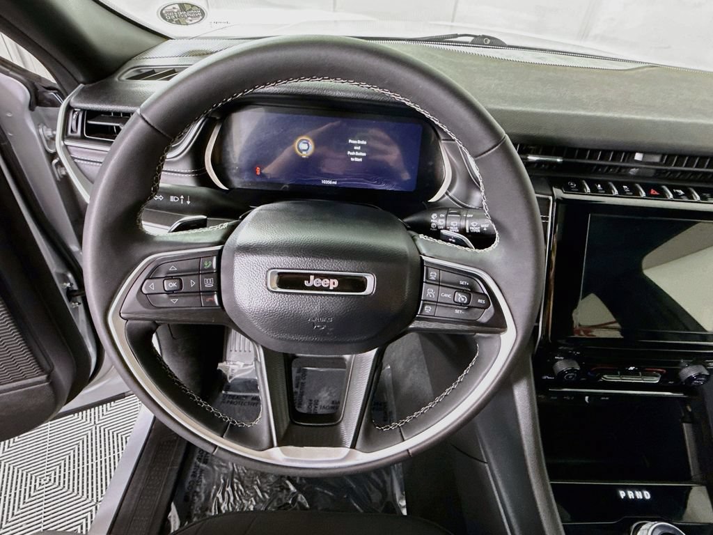 Used 2025 Jeep Grand Cherokee Laredo X AWD/4WD image 20