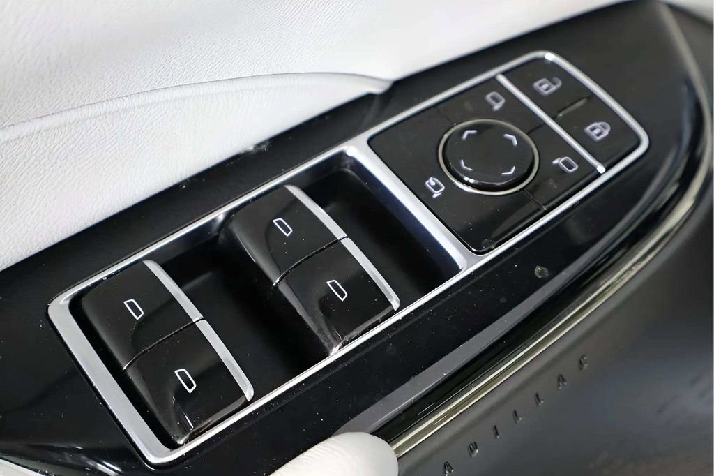 Used 2024 Cadillac Lyriq Luxury image 22