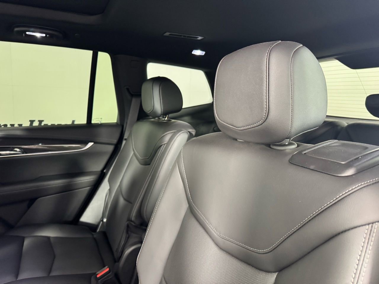 Used 2024 Cadillac XT6 Sport w/ Technology Package image 27