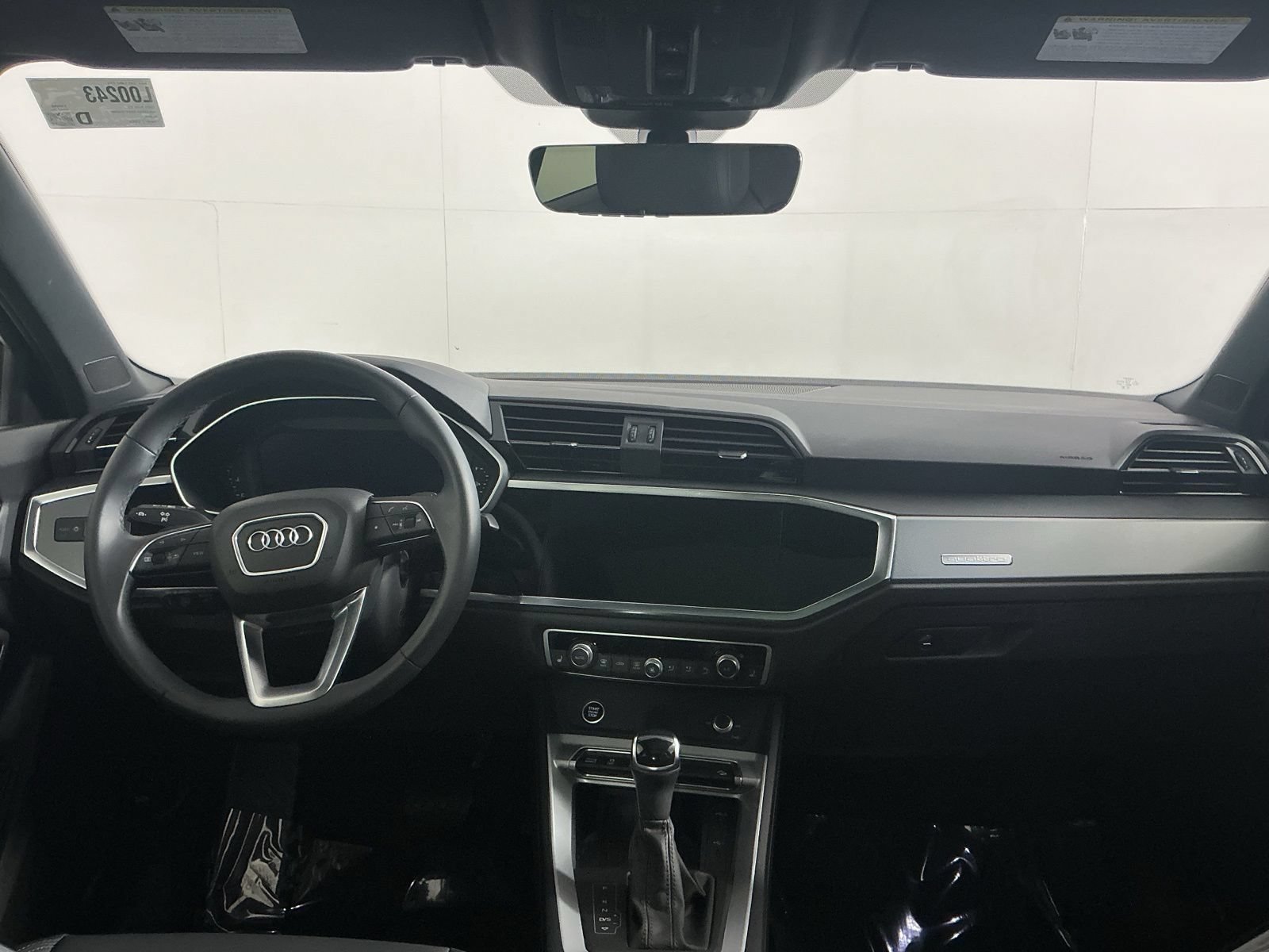 Used 2025 Audi Q3 2.0T Premium w/ Convenience Package AWD/4WD image 15