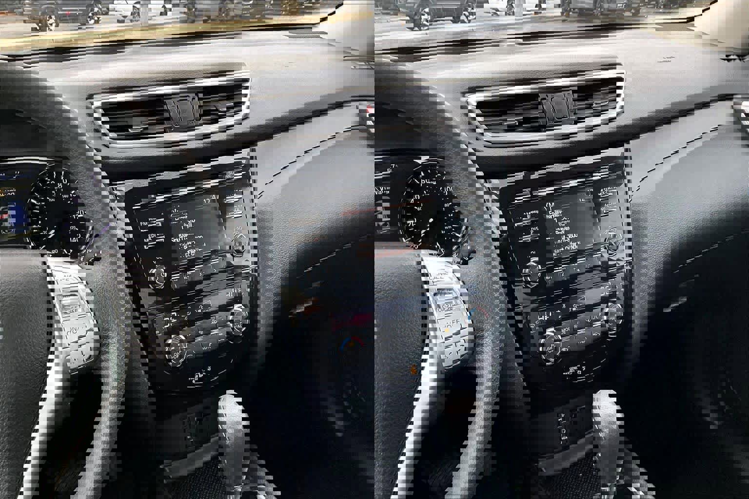 Used 2014 Nissan Rogue SV image 6