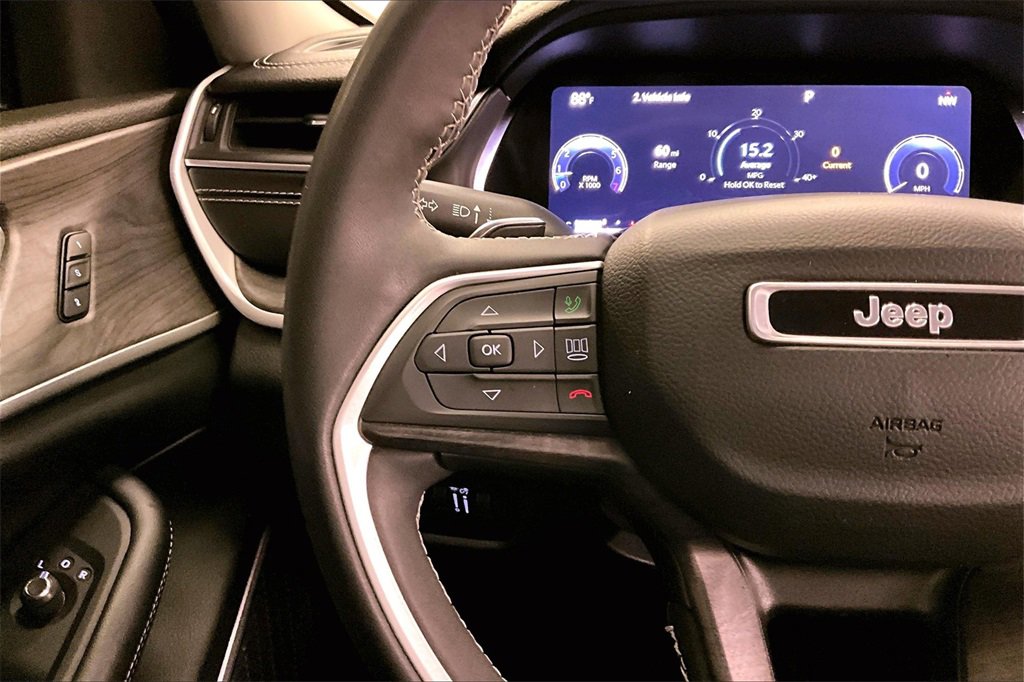 Used 2023 Jeep Grand Cherokee Limited w/ Black Appearance Package image 17