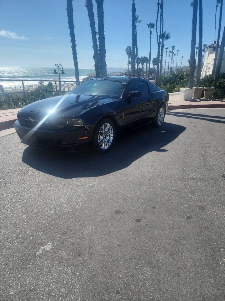 Used 2014 Ford Mustang Premium w/ Equipment Group 202A RWD image 1