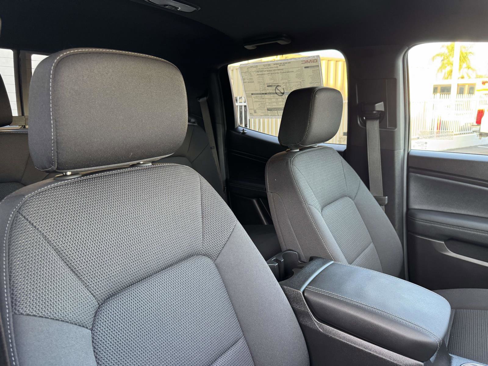 Used 2025 GMC Canyon Elevation w/ Convenience Package image 30