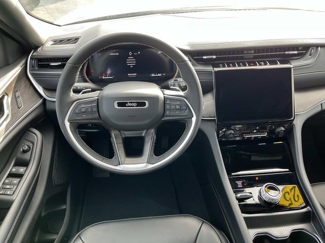 New 2025 Jeep Grand Cherokee Limited w/ Black Appearance Package AWD/4WD image 12