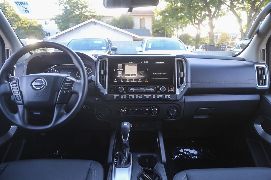 Used 2025 Nissan Frontier SV RWD image 11