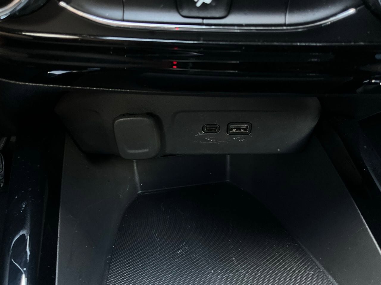 Used 2025 Chevrolet Trax LT image 23