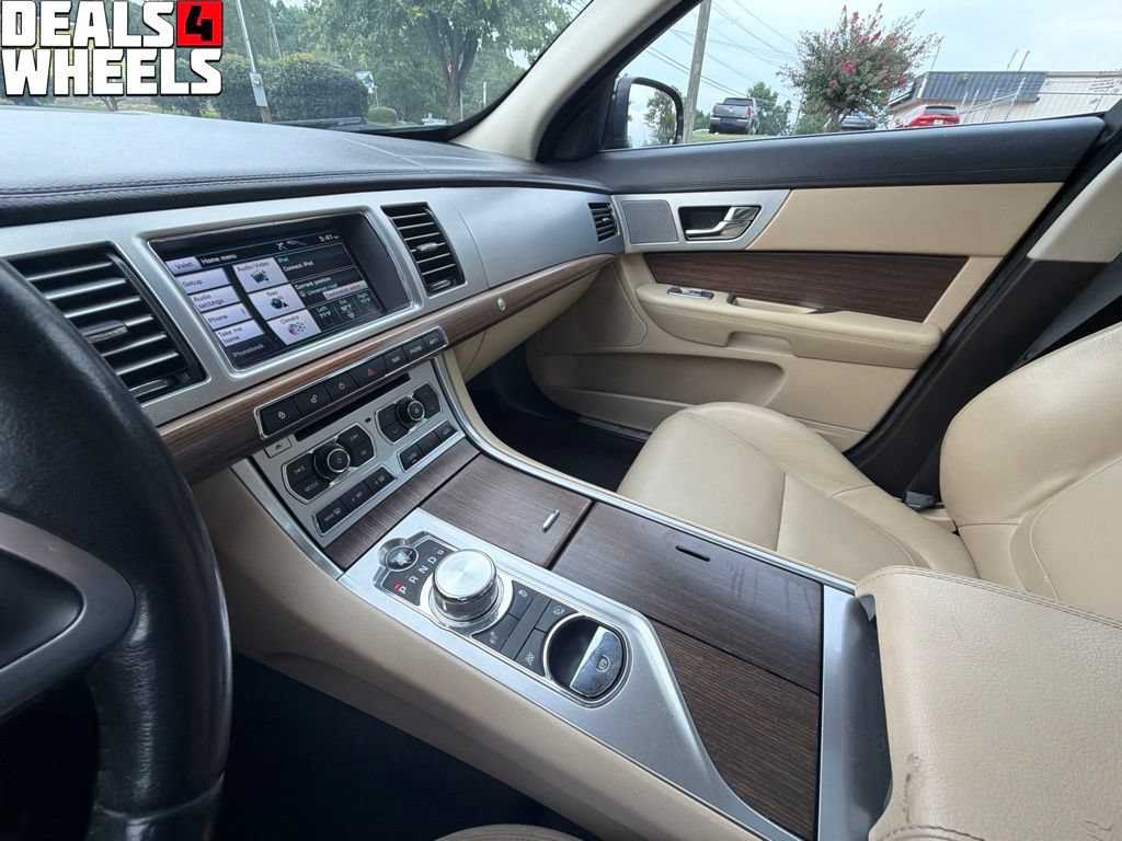 Used 2012 Jaguar XF RWD image 26
