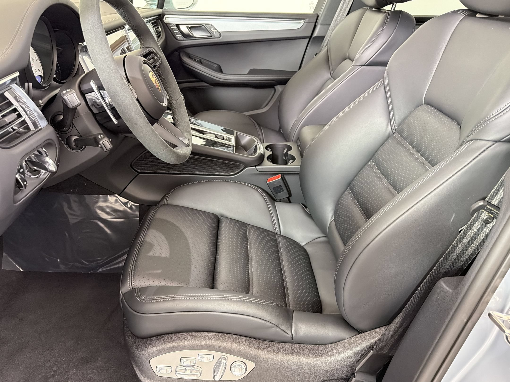 New 2026 Porsche Macan S AWD/4WD image 5