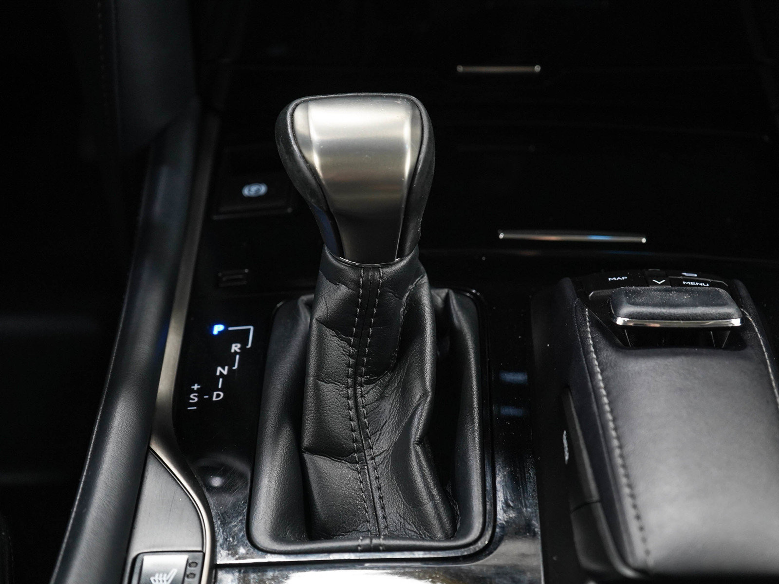 Used 2018 Lexus LX 570 4WD image 23