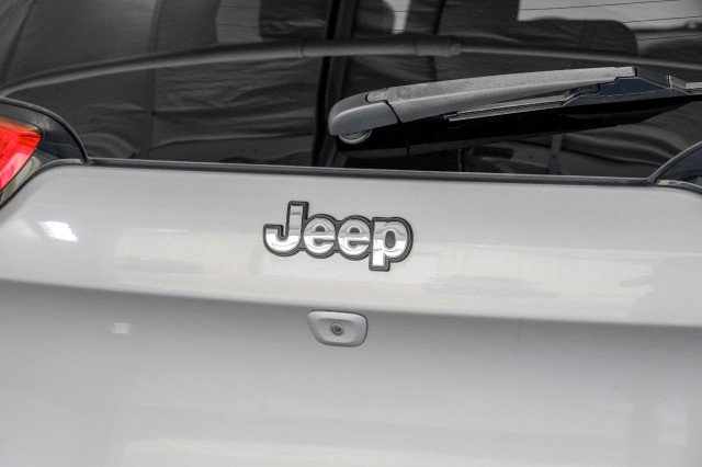 Used 2016 Jeep Cherokee Latitude w/ Cold Weather Group AWD/4WD image 55