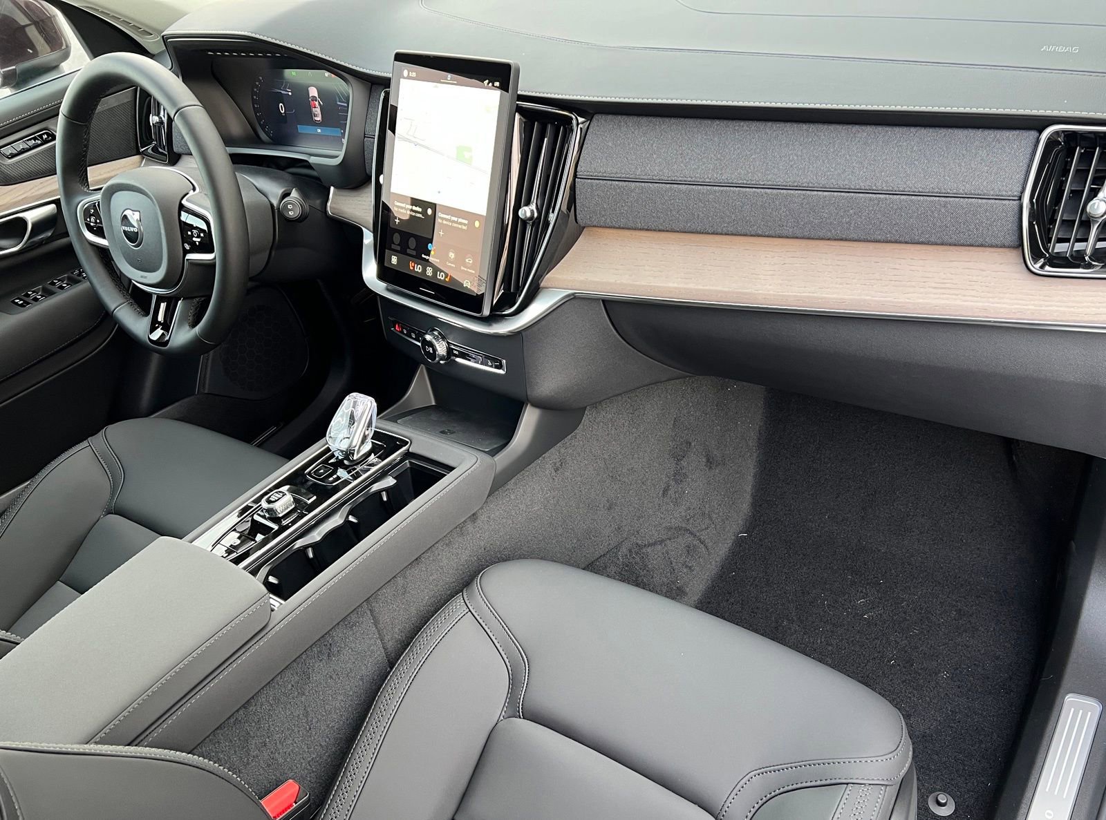 New 2026 Volvo XC90 B6 Plus w/ Protection Package Premier image 16