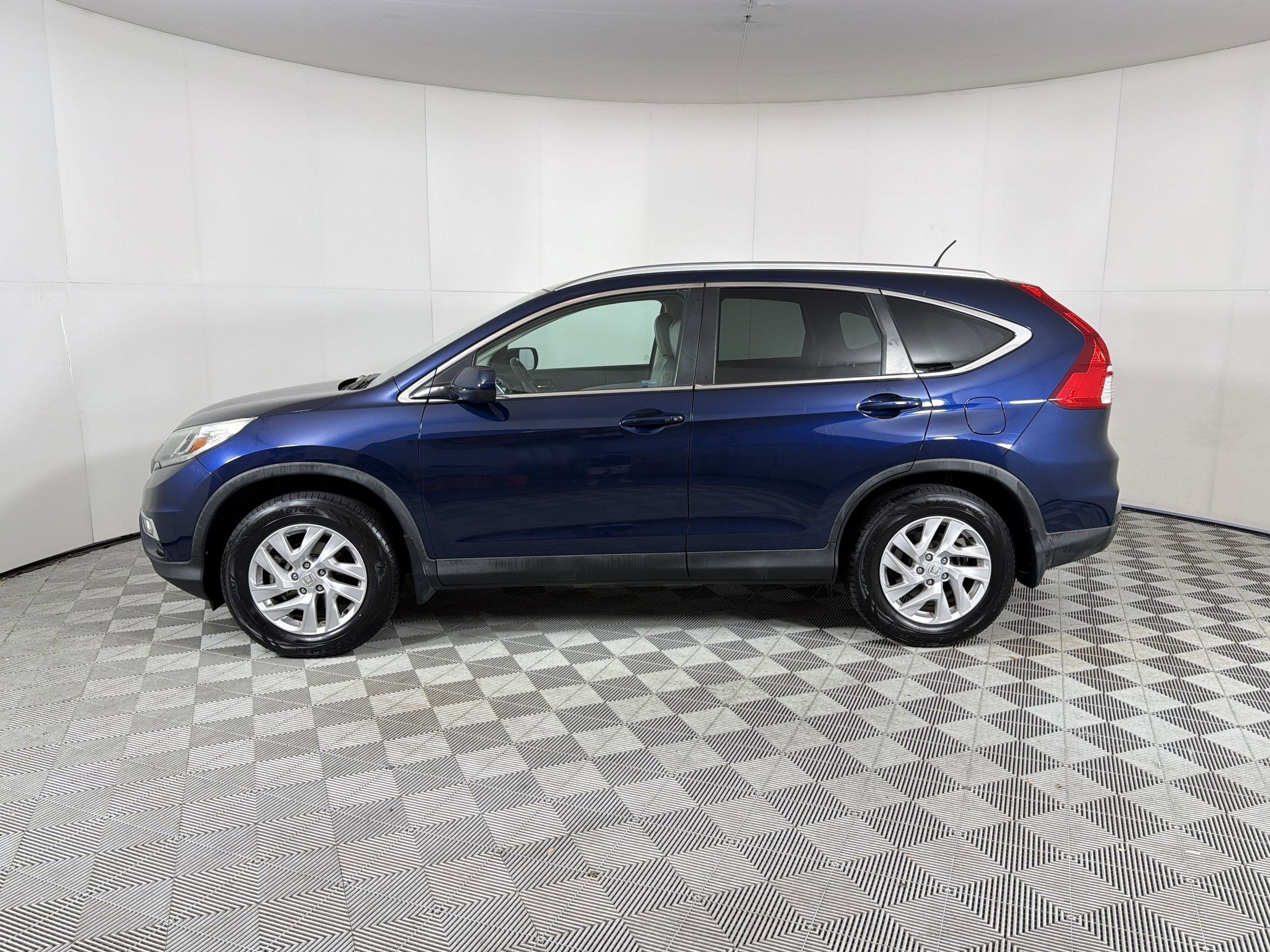 Used 2016 Honda CR-V EX-L image 2