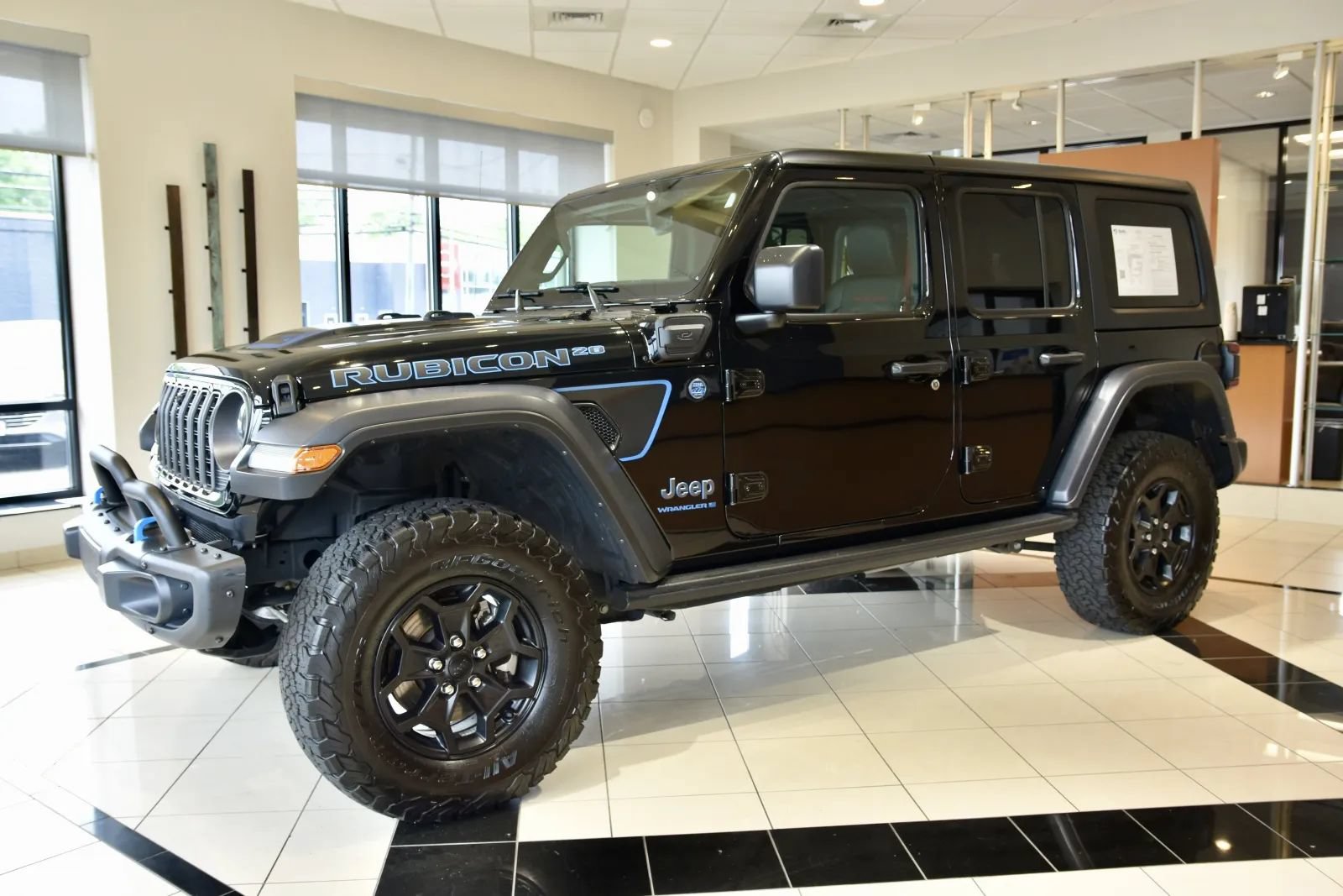 Used 2023 Jeep Wrangler Unlimited Rubicon 4xe AWD/4WD image 3
