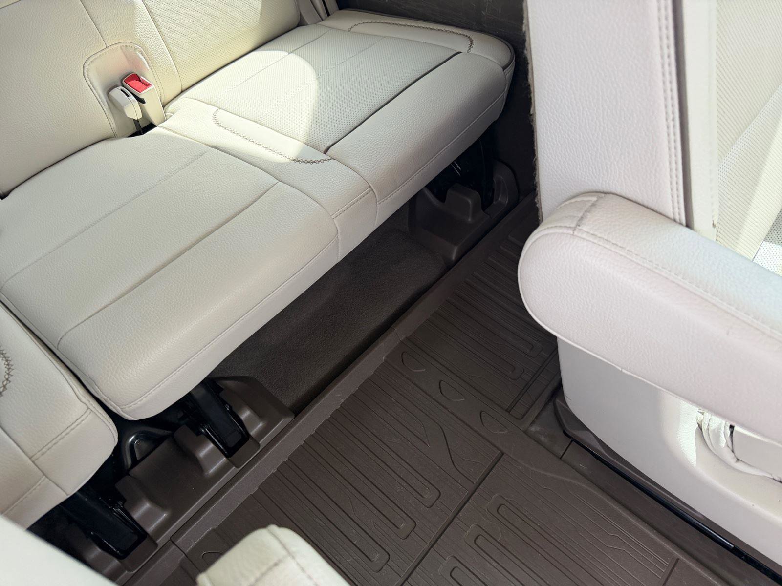 Used 2022 GMC Yukon XL Denali w/ Denali Premium Package RWD image 53