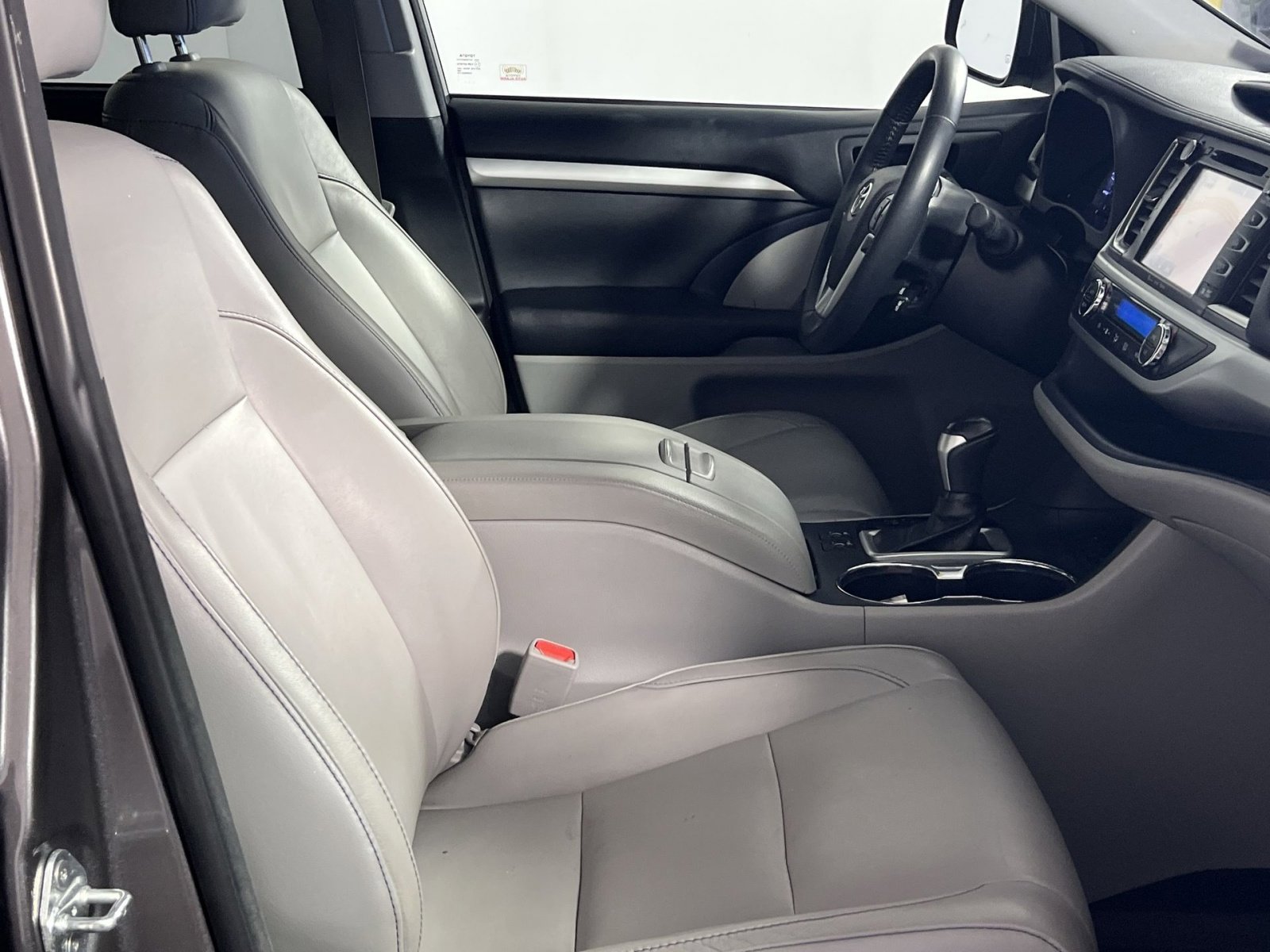 Used 2018 Toyota Highlander XLE image 26