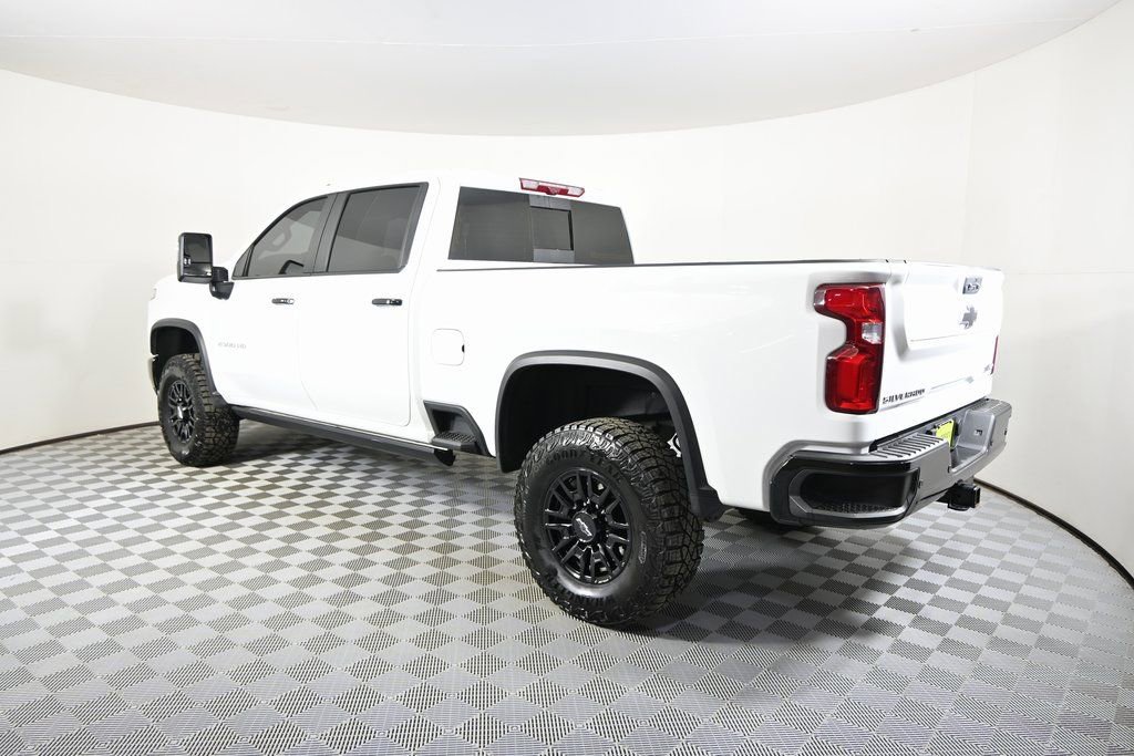 Used 2024 Chevrolet Silverado 2500 ZR2 w/ Technology Package image 4