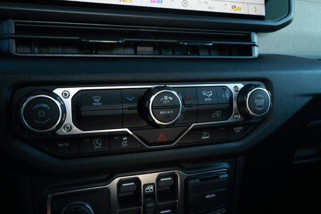 New 2026 Jeep Gladiator Sport image 18