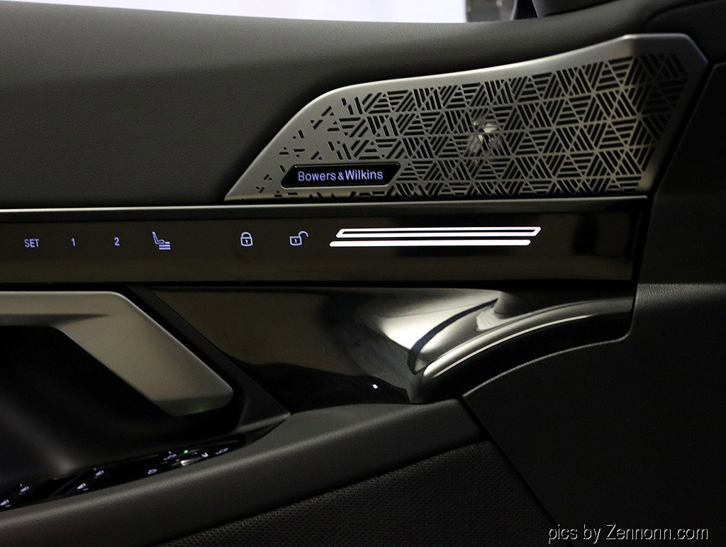 Used 2026 BMW 530i xDrive w/ M Sport Package image 26