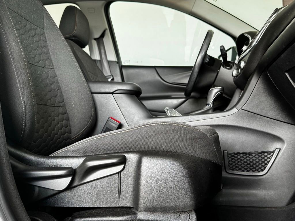 Used 2018 Chevrolet Equinox LT w/ Sun & Infotainment Package image 5