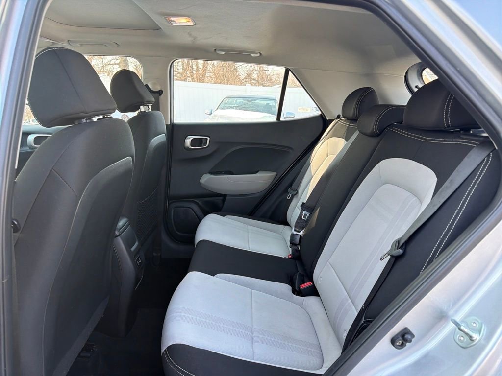 Used 2024 Hyundai Venue SEL image 32