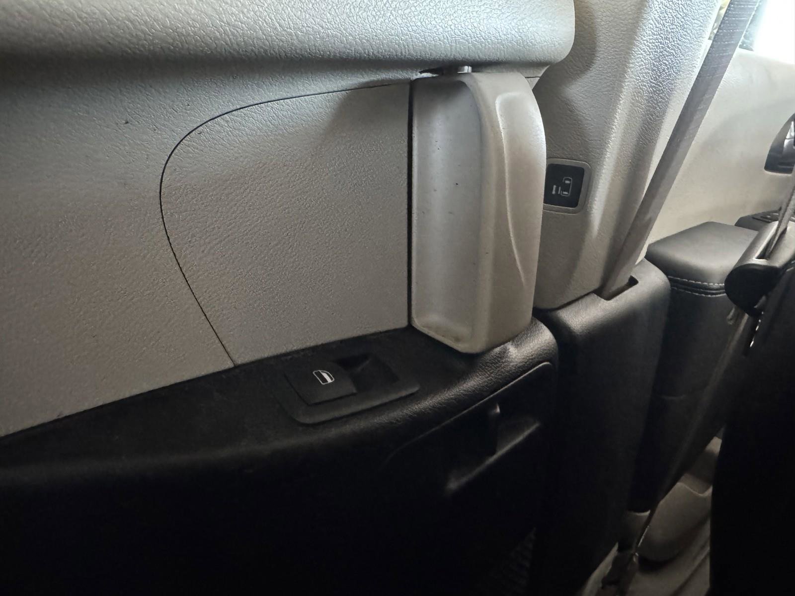 Used 2023 Chrysler Pacifica Touring-L image 26