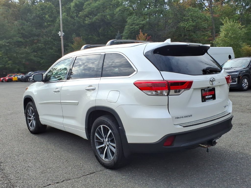 Used 2018 Toyota Highlander XLE w/ Protection Package #3 AWD/4WD image 4