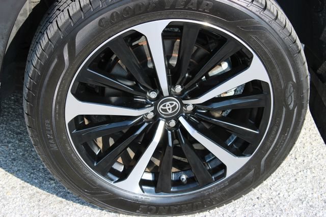 Used 2022 Toyota Highlander XSE AWD/4WD image 15