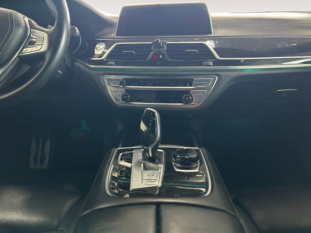 Used 2016 BMW 750i xDrive image 11
