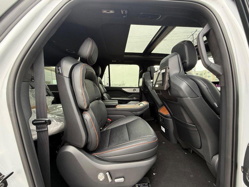 New 2025 Lincoln Navigator L Black Label AWD/4WD image 5
