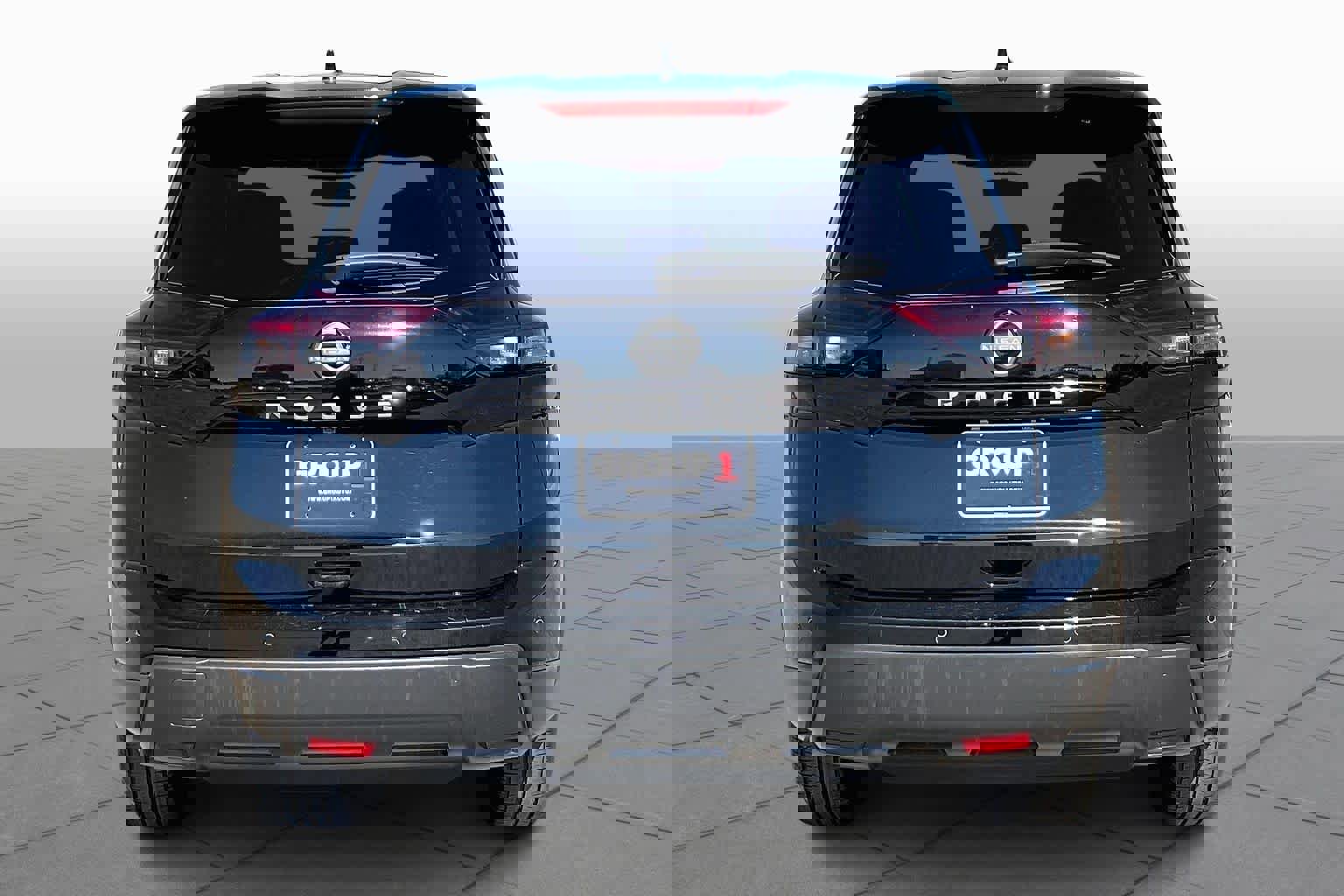 Used 2025 Nissan Rogue SV image 6