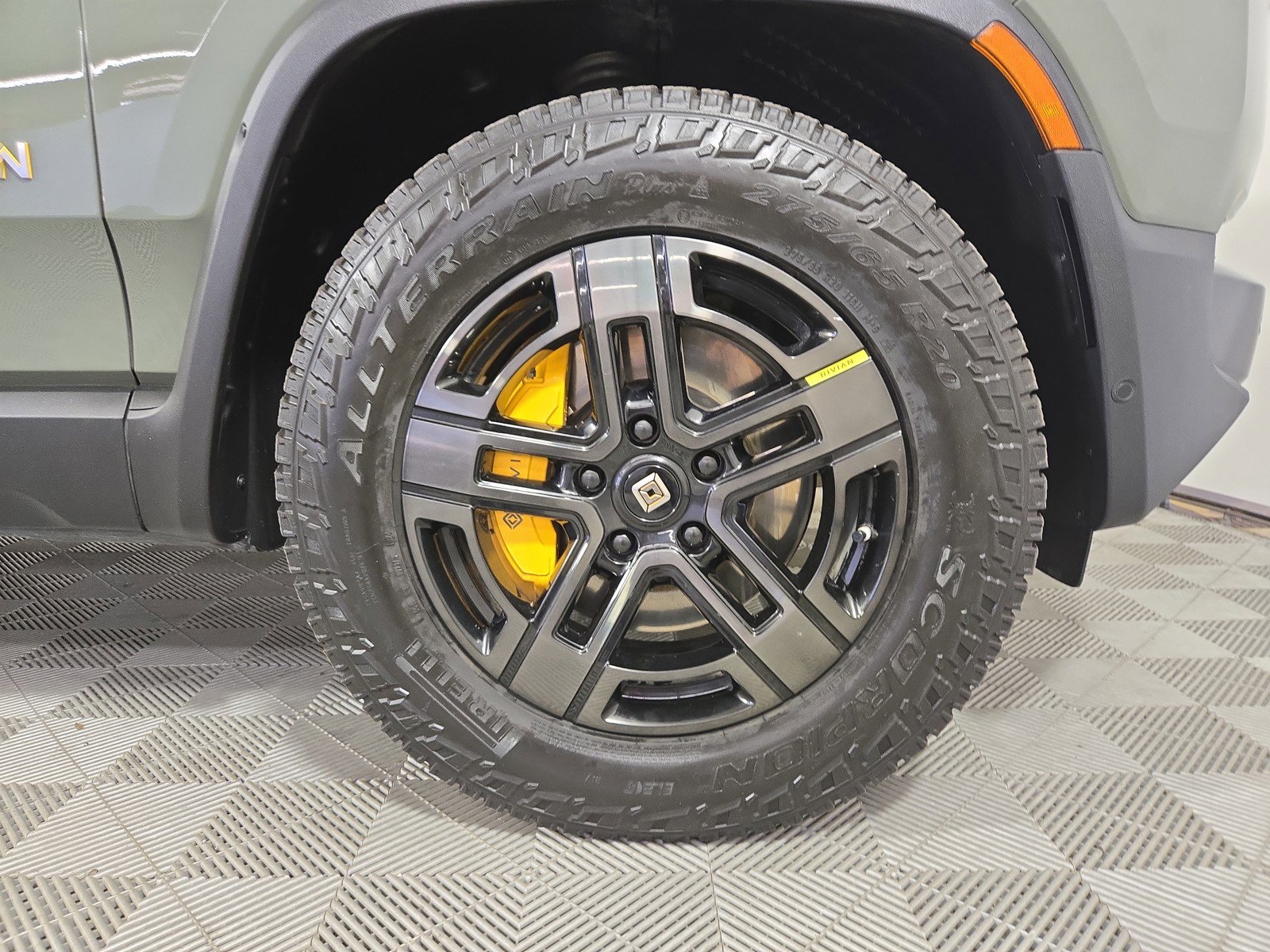 Used 2022 Rivian R1S Launch Edition image 11