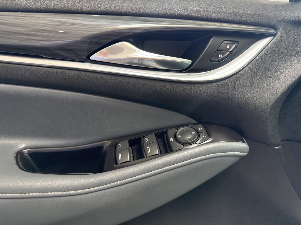 Used 2018 Buick Enclave Essence FWD image 19