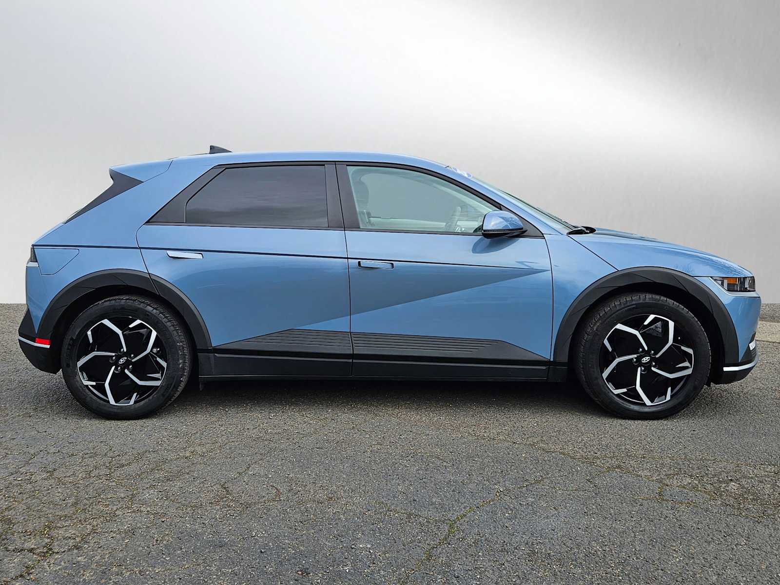 Used 2024 Hyundai Ioniq 5 SEL image 2