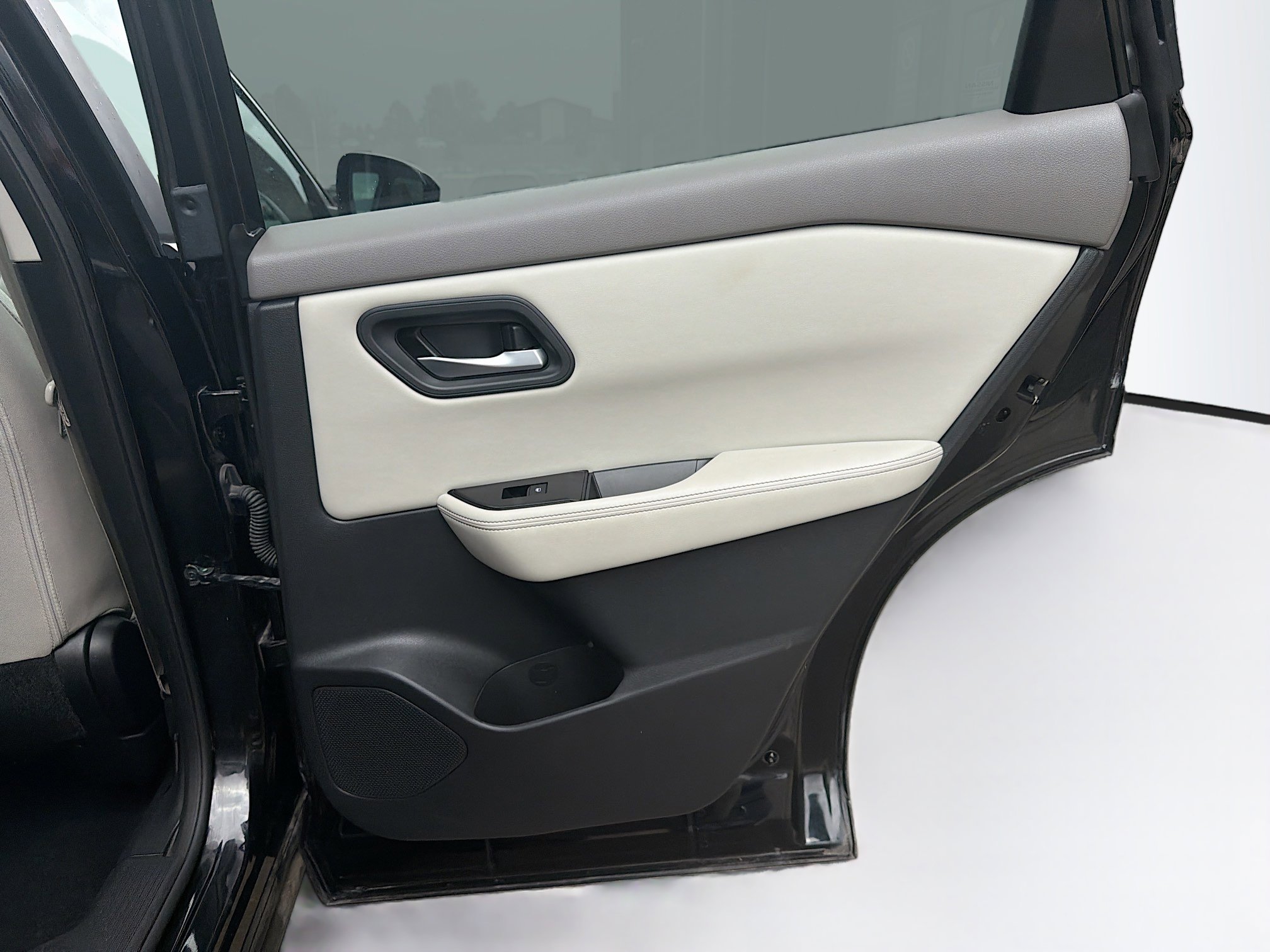 Used 2025 Nissan Rogue SV AWD/4WD image 30