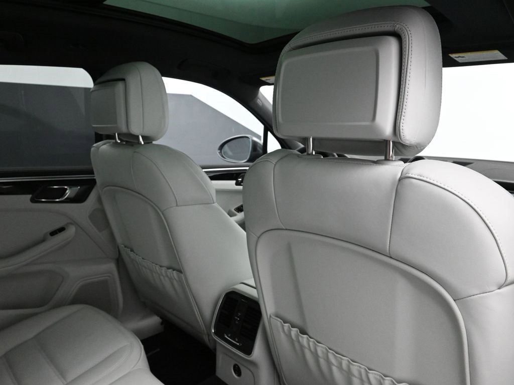 New 2025 Porsche Macan Turbo image 7