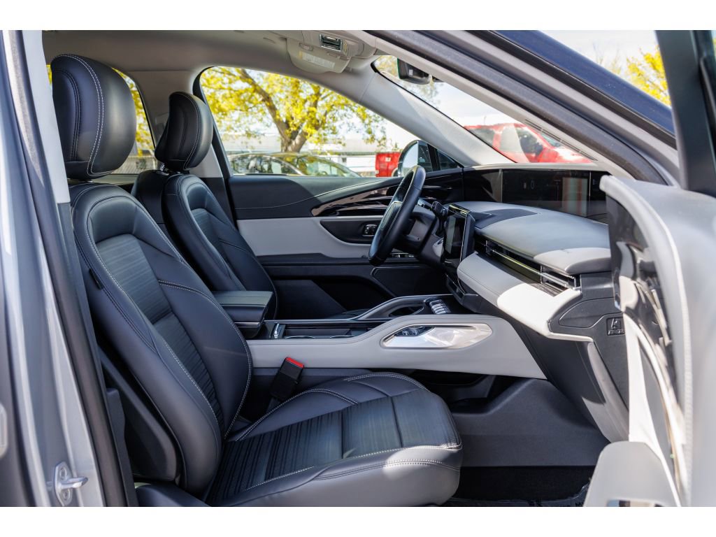 Used 2024 Lincoln Nautilus Reserve image 11