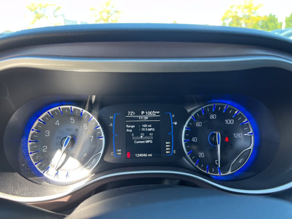 Used 2017 Chrysler Pacifica Touring-L FWD image 18