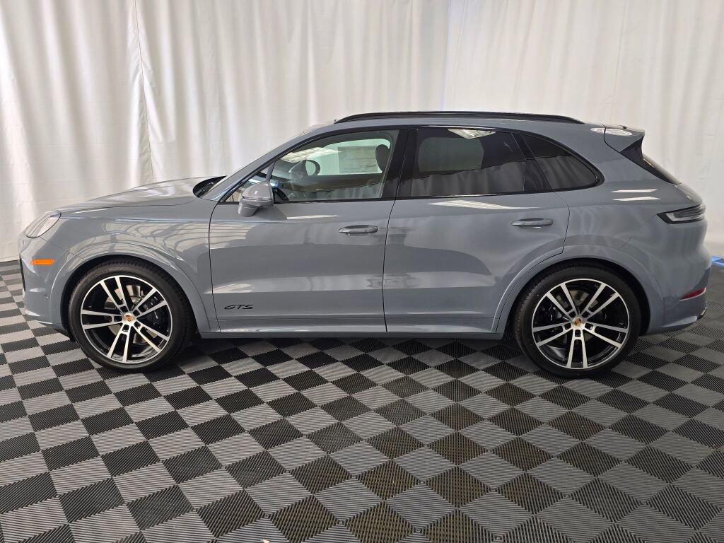 New 2025 Porsche Cayenne GTS image 2