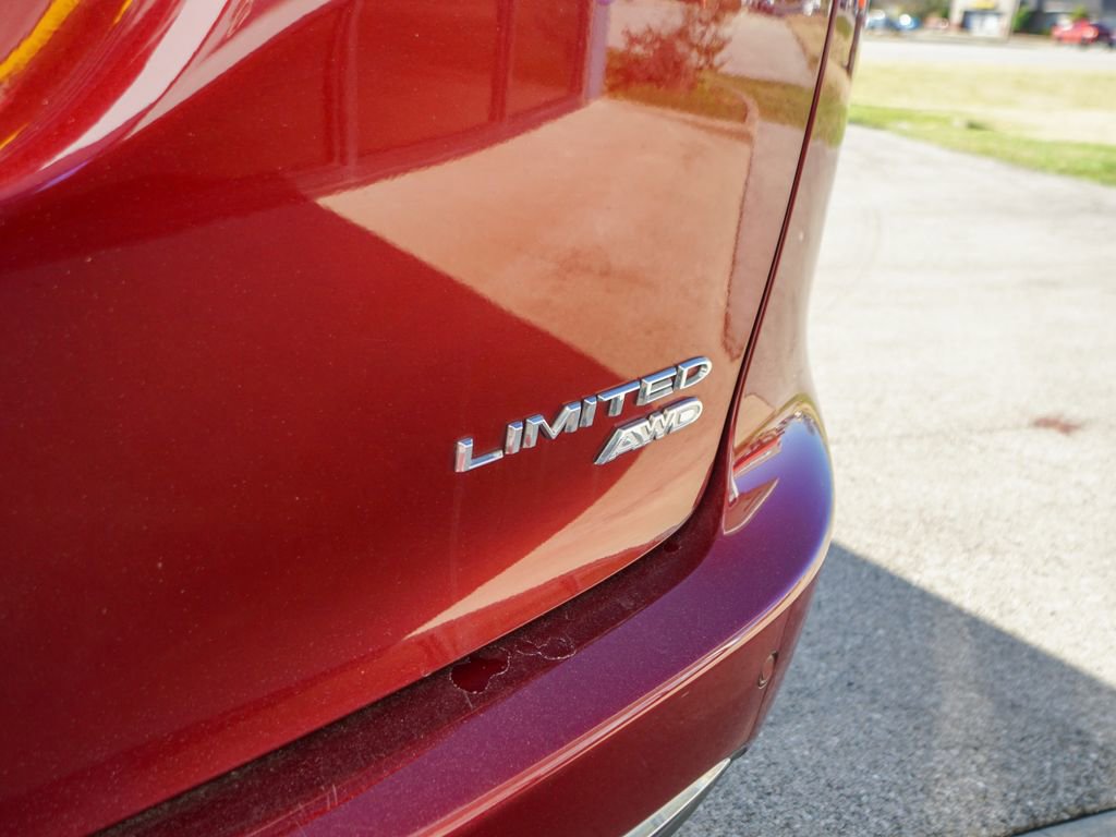 Used 2021 Chrysler Pacifica Limited w/ Uconnect Theater Family Group image 9