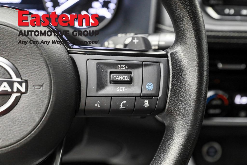 Used 2022 Nissan Rogue SV image 16