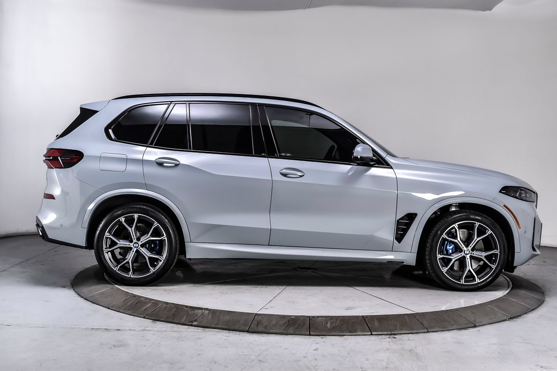 Used 2024 BMW X5 xDrive40i w/ Executive Package AWD/4WD image 7