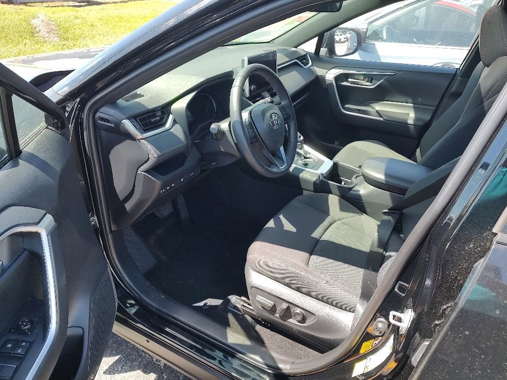 Used 2024 Toyota RAV4 SE w/ Weather & Moonroof Package AWD/4WD image 18