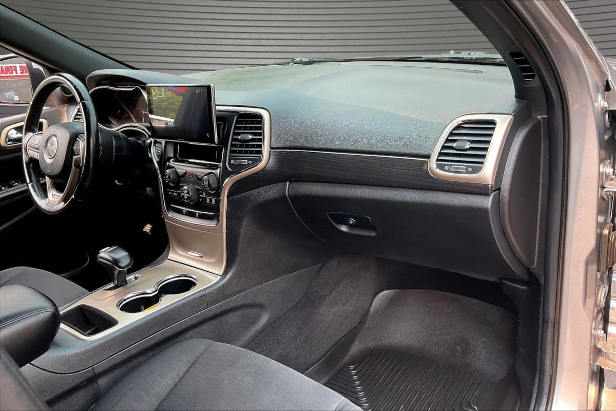Used 2014 Jeep Grand Cherokee Laredo AWD/4WD image 26