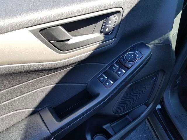 Used 2022 Ford Escape SE w/ Cold Weather Package image 12