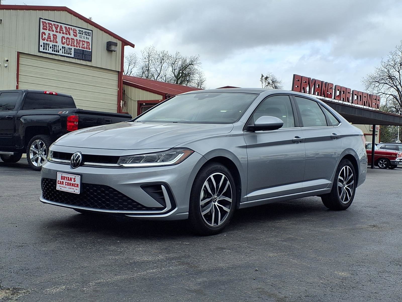 Used 2025 Volkswagen Jetta SE image 1