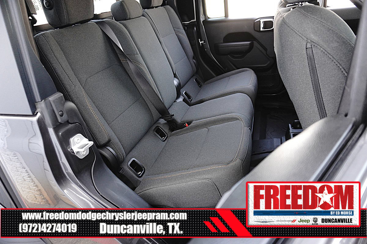 Used 2024 Jeep Gladiator Sport AWD/4WD image 16